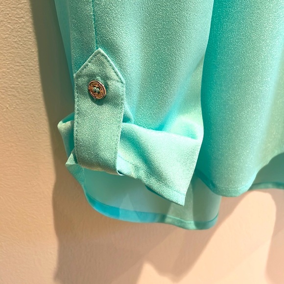 Calvin Klein Women’s Mint Green Blouse. Size M runs large. - Picture 5 of 8